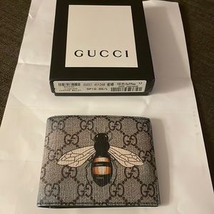 Gucci Mens Wallet GG Supreme Bee